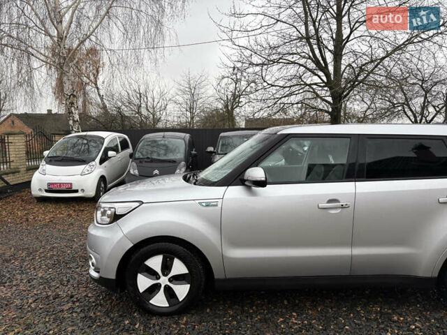 Серый Киа Soul EV, объемом двигателя 0 л и пробегом 113 тыс. км за 6100 $, фото 17 на Automoto.ua