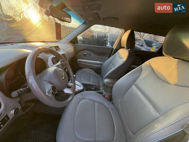 Серый Киа Soul EV, объемом двигателя 0 л и пробегом 99 тыс. км за 6000 $, фото 21 на Automoto.ua