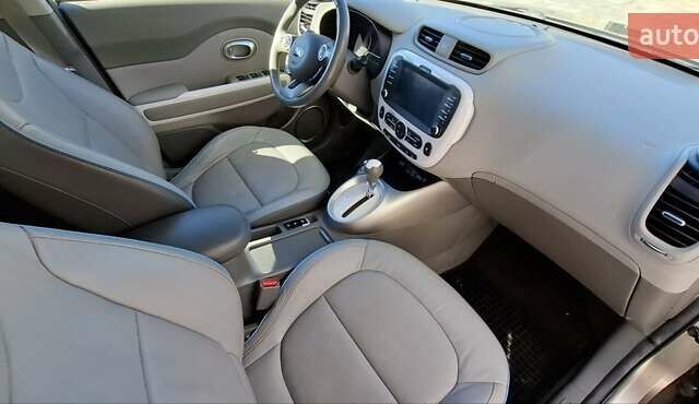 Сірий Кіа Soul EV, об'ємом двигуна 0 л та пробігом 98 тис. км за 7499 $, фото 20 на Automoto.ua