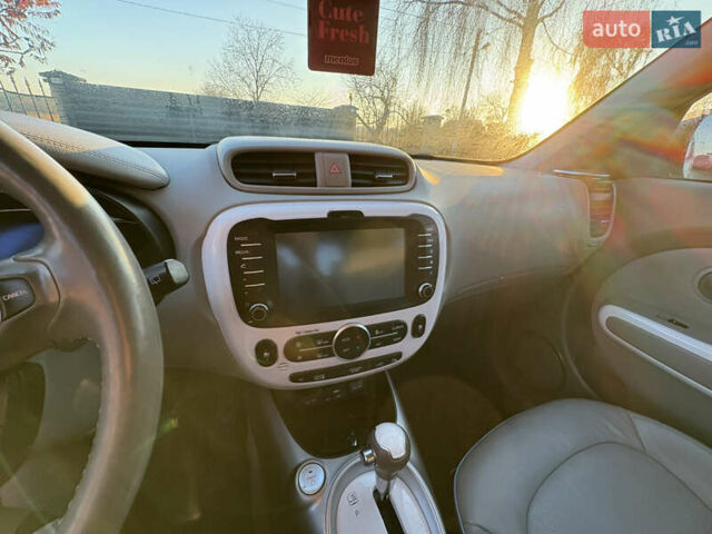 Серый Киа Soul EV, объемом двигателя 0 л и пробегом 99 тыс. км за 6000 $, фото 23 на Automoto.ua