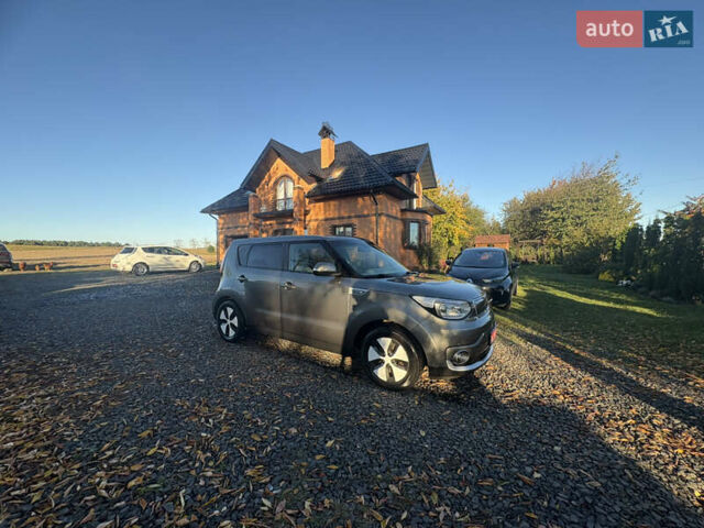 Серый Киа Soul EV, объемом двигателя 0 л и пробегом 99 тыс. км за 6100 $, фото 11 на Automoto.ua