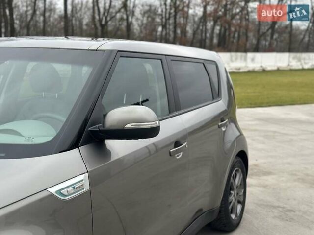 Серый Киа Soul EV, объемом двигателя 0 л и пробегом 181 тыс. км за 8299 $, фото 6 на Automoto.ua