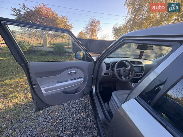 Серый Киа Soul EV, объемом двигателя 0 л и пробегом 99 тыс. км за 6100 $, фото 21 на Automoto.ua