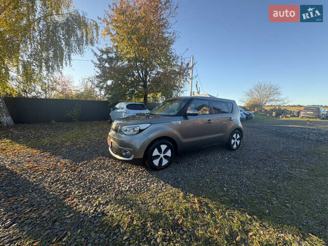 Серый Киа Soul EV, объемом двигателя 0 л и пробегом 99 тыс. км за 6100 $, фото 9 на Automoto.ua