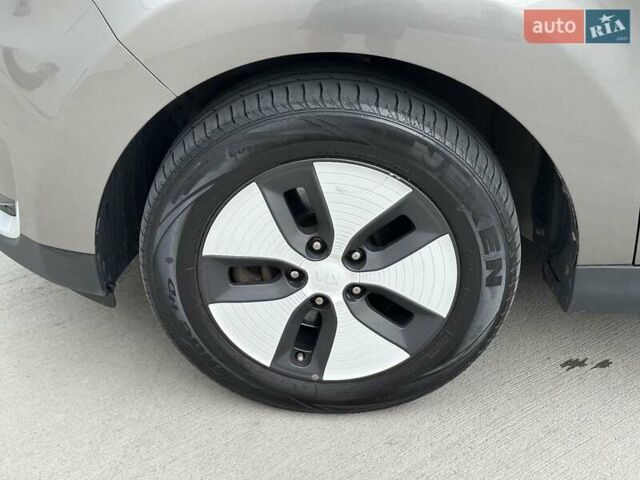Киа Soul EV 2016 в Луцке на Automoto.ua Серый Киа Soul EV, объемом двигателя 0 л и пробегом 110 тыс. км за 9599 $, фото 29 на Automoto.ua