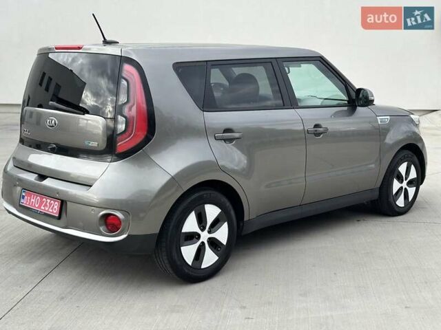 Киа Soul EV 2016 в Луцке на Automoto.ua Серый Киа Soul EV, объемом двигателя 0 л и пробегом 110 тыс. км за 9599 $, фото 8 на Automoto.ua