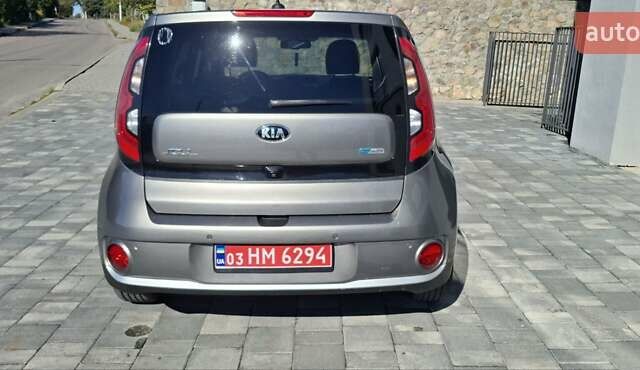 Сірий Кіа Soul EV, об'ємом двигуна 0 л та пробігом 98 тис. км за 7499 $, фото 2 на Automoto.ua