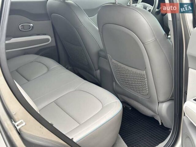 Серый Киа Soul EV, объемом двигателя 0 л и пробегом 181 тыс. км за 8299 $, фото 10 на Automoto.ua
