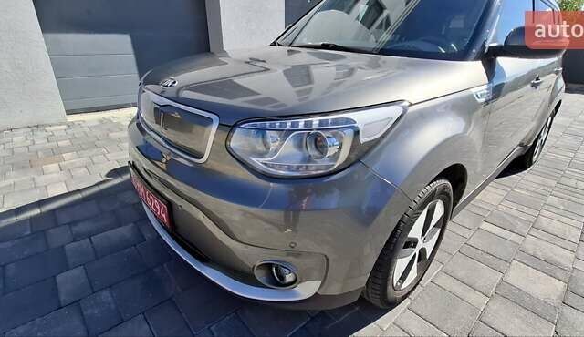 Сірий Кіа Soul EV, об'ємом двигуна 0 л та пробігом 98 тис. км за 7499 $, фото 8 на Automoto.ua