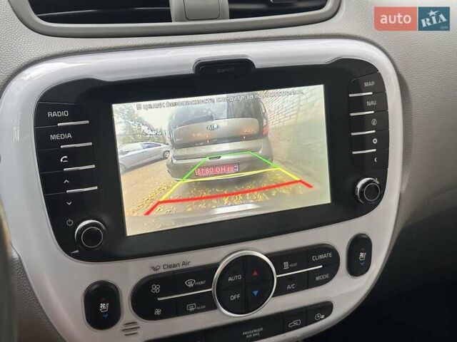 Киа Soul EV 2016 в Луцке на Automoto.ua Серый Киа Soul EV, объемом двигателя 0 л и пробегом 110 тыс. км за 9599 $, фото 13 на Automoto.ua