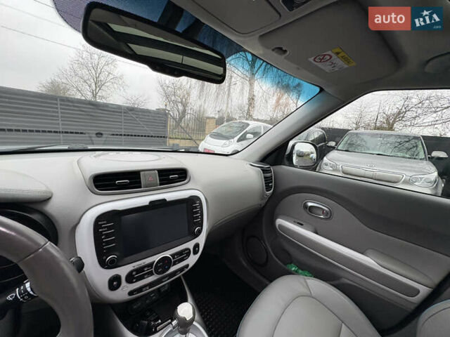 Серый Киа Soul EV, объемом двигателя 0 л и пробегом 113 тыс. км за 6100 $, фото 24 на Automoto.ua