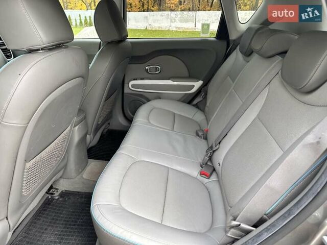 Киа Soul EV 2016 в Луцке на Automoto.ua Серый Киа Soul EV, объемом двигателя 0 л и пробегом 110 тыс. км за 9599 $, фото 16 на Automoto.ua