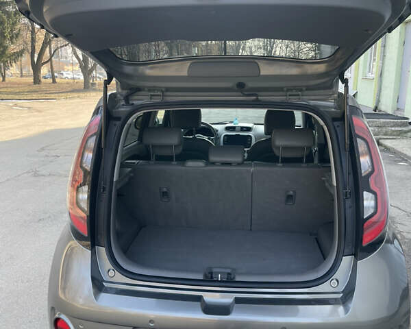 Серый Киа Soul EV, объемом двигателя 0 л и пробегом 74 тыс. км за 7650 $, фото 11 на Automoto.ua