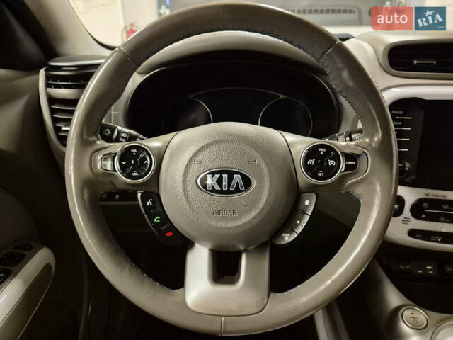 Серый Киа Soul EV, объемом двигателя 0 л и пробегом 74 тыс. км за 7650 $, фото 37 на Automoto.ua