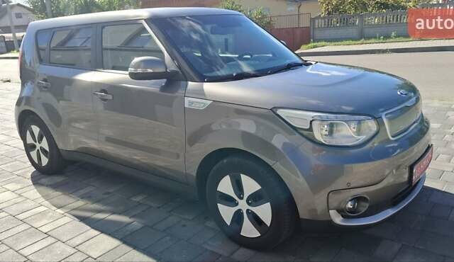 Сірий Кіа Soul EV, об'ємом двигуна 0 л та пробігом 98 тис. км за 7499 $, фото 6 на Automoto.ua