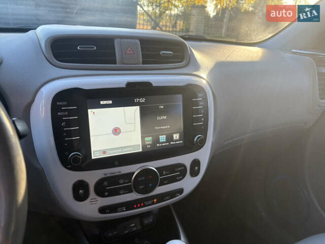 Серый Киа Soul EV, объемом двигателя 0 л и пробегом 99 тыс. км за 6100 $, фото 24 на Automoto.ua