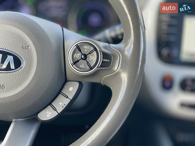 Серый Киа Soul EV, объемом двигателя 0 л и пробегом 113 тыс. км за 10700 $, фото 17 на Automoto.ua