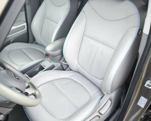 Сірий Кіа Soul EV, об'ємом двигуна 0 л та пробігом 89 тис. км за 9900 $, фото 39 на Automoto.ua
