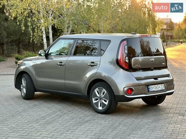 Серый Киа Soul EV, объемом двигателя 0 л и пробегом 128 тыс. км за 8000 $, фото 6 на Automoto.ua