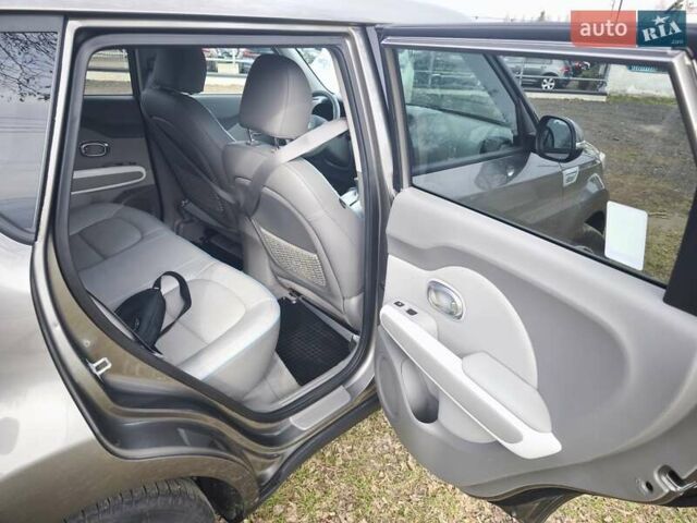 Сірий Кіа Soul EV, об'ємом двигуна 0 л та пробігом 89 тис. км за 9900 $, фото 73 на Automoto.ua