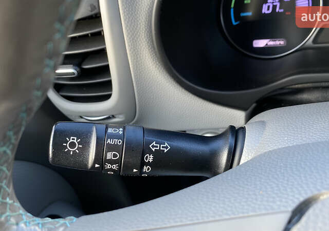 Серый Киа Soul EV, объемом двигателя 0 л и пробегом 113 тыс. км за 10700 $, фото 33 на Automoto.ua