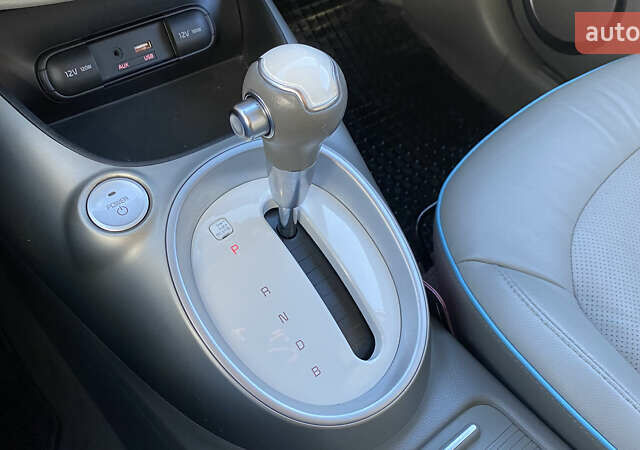 Серый Киа Soul EV, объемом двигателя 0 л и пробегом 113 тыс. км за 10700 $, фото 41 на Automoto.ua