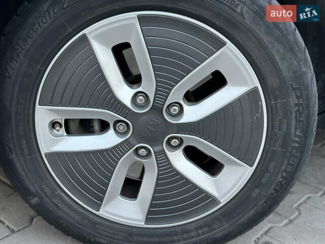 Серый Киа Soul EV, объемом двигателя 0 л и пробегом 128 тыс. км за 8000 $, фото 32 на Automoto.ua