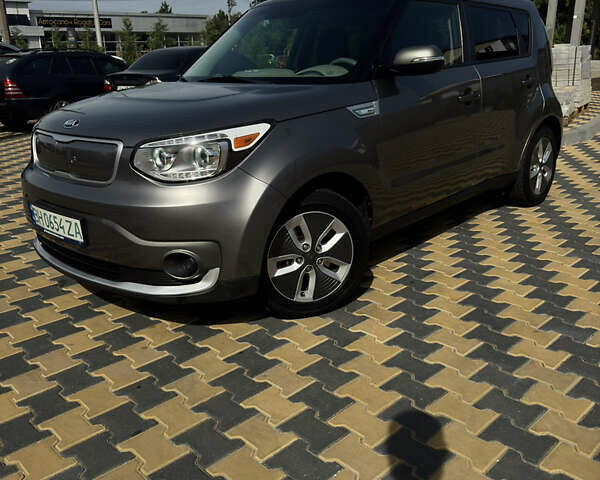 Серый Киа Soul EV, объемом двигателя 0 л и пробегом 127 тыс. км за 9300 $, фото 1 на Automoto.ua