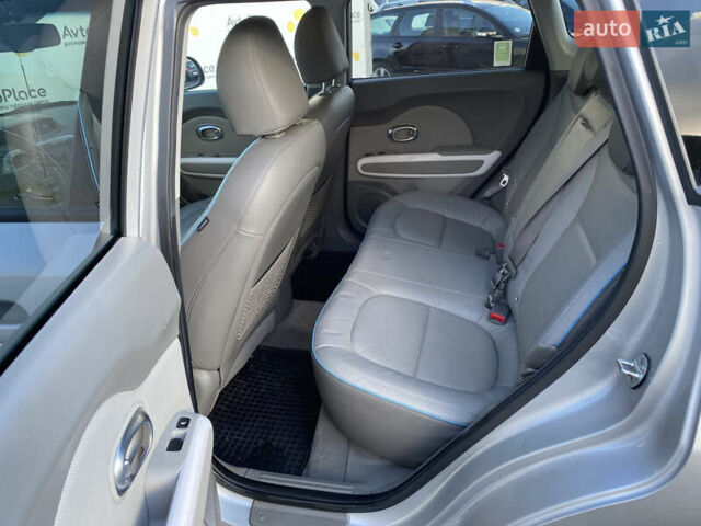 Серый Киа Soul EV, объемом двигателя 0 л и пробегом 113 тыс. км за 10700 $, фото 58 на Automoto.ua