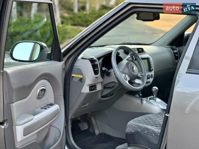 Серый Киа Soul EV, объемом двигателя 0 л и пробегом 128 тыс. км за 8000 $, фото 8 на Automoto.ua