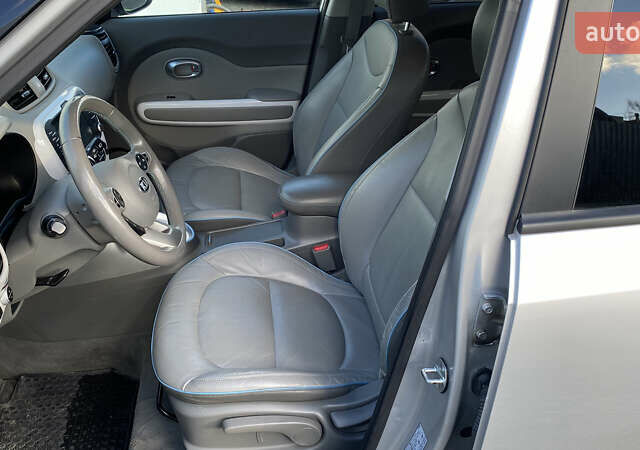 Серый Киа Soul EV, объемом двигателя 0 л и пробегом 113 тыс. км за 10700 $, фото 29 на Automoto.ua