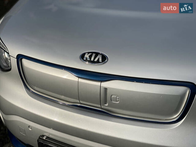 Серый Киа Soul EV, объемом двигателя 0 л и пробегом 113 тыс. км за 10700 $, фото 70 на Automoto.ua