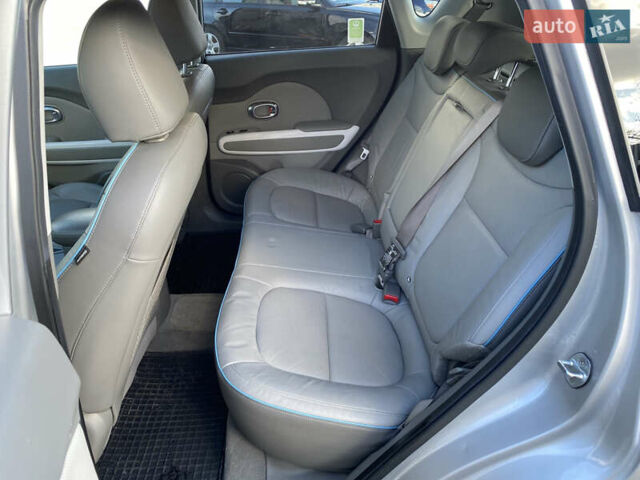 Серый Киа Soul EV, объемом двигателя 0 л и пробегом 113 тыс. км за 10700 $, фото 54 на Automoto.ua