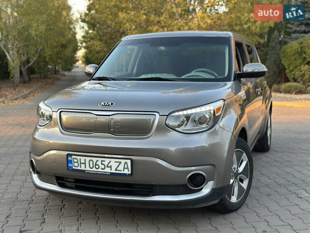 Серый Киа Soul EV, объемом двигателя 0 л и пробегом 128 тыс. км за 8000 $, фото 30 на Automoto.ua
