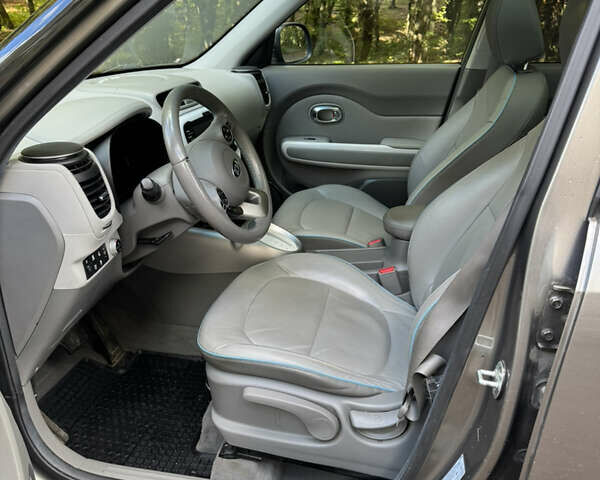 Серый Киа Soul EV, объемом двигателя 0 л и пробегом 158 тыс. км за 9900 $, фото 6 на Automoto.ua