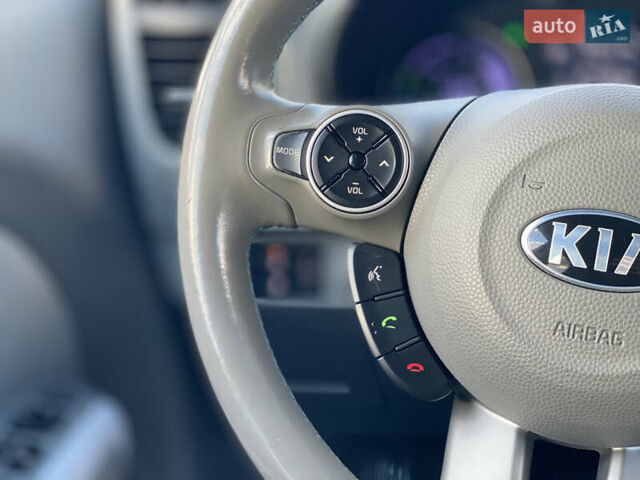 Серый Киа Soul EV, объемом двигателя 0 л и пробегом 113 тыс. км за 10700 $, фото 18 на Automoto.ua