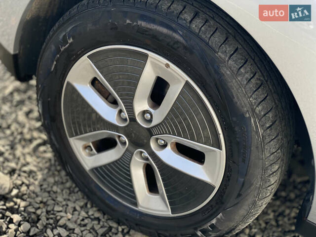 Серый Киа Soul EV, объемом двигателя 0 л и пробегом 113 тыс. км за 10700 $, фото 67 на Automoto.ua