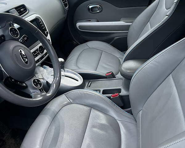 Серый Киа Soul EV, объемом двигателя 0 л и пробегом 162 тыс. км за 10500 $, фото 4 на Automoto.ua