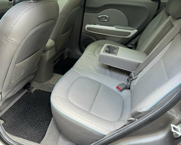 Серый Киа Soul EV, объемом двигателя 0 л и пробегом 158 тыс. км за 9900 $, фото 16 на Automoto.ua