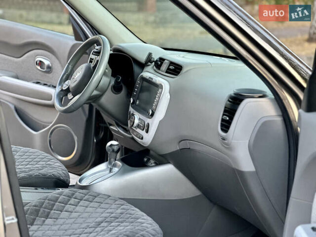Серый Киа Soul EV, объемом двигателя 0 л и пробегом 128 тыс. км за 8000 $, фото 10 на Automoto.ua