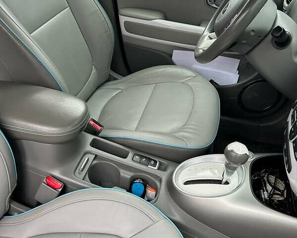 Киа Soul EV 2018 в Луцке на Automoto.ua Серый Киа Soul EV, объемом двигателя 0 л и пробегом 131 тыс. км за 11200 $, фото 5 на Automoto.ua