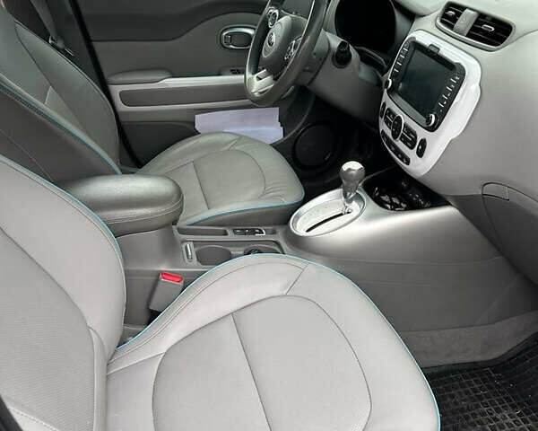 Киа Soul EV 2018 в Луцке на Automoto.ua Серый Киа Soul EV, объемом двигателя 0 л и пробегом 131 тыс. км за 11200 $, фото 6 на Automoto.ua