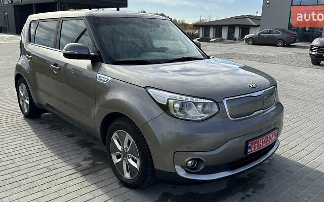 Серый Киа Soul EV, объемом двигателя 0 л и пробегом 104 тыс. км за 10499 $, фото 14 на Automoto.ua