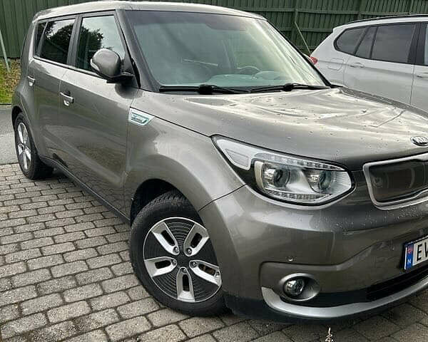 Киа Soul EV 2018 в Луцке на Automoto.ua Серый Киа Soul EV, объемом двигателя 0 л и пробегом 131 тыс. км за 11200 $, фото 1 на Automoto.ua