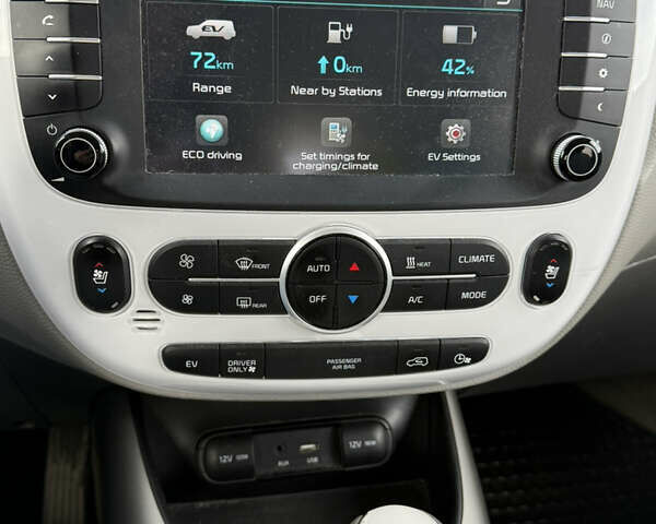 Серый Киа Soul EV, объемом двигателя 0 л и пробегом 104 тыс. км за 10499 $, фото 36 на Automoto.ua