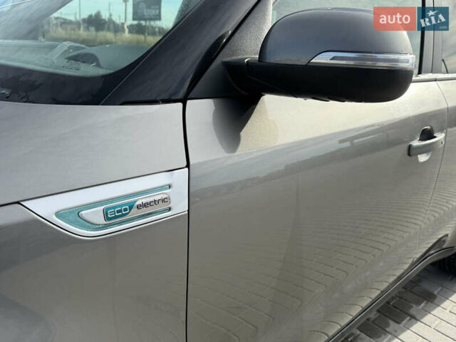 Серый Киа Soul EV, объемом двигателя 0 л и пробегом 104 тыс. км за 10499 $, фото 10 на Automoto.ua