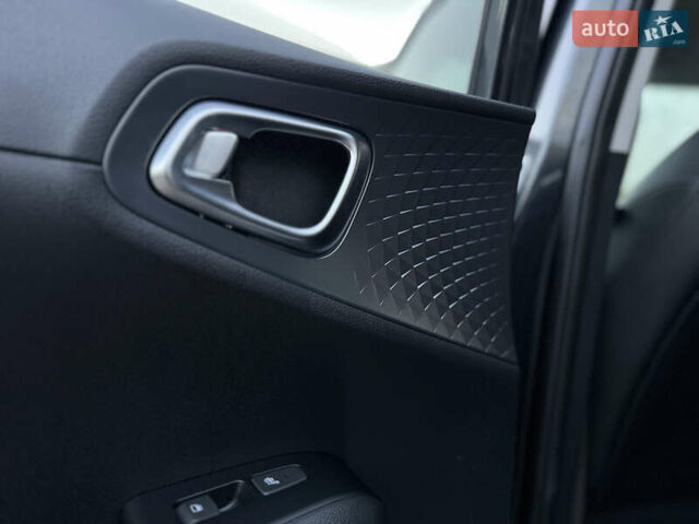 Киа Soul EV 2020 в Луцке на Automoto.ua Серый Киа Soul EV, объемом двигателя 0 л и пробегом 47 тыс. км за 20990 $, фото 26 на Automoto.ua
