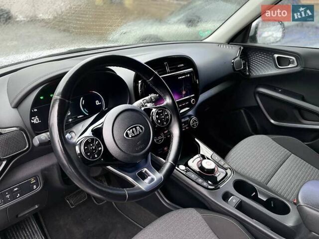 Серый Киа Soul EV, объемом двигателя 0 л и пробегом 41 тыс. км за 18199 $, фото 24 на Automoto.ua