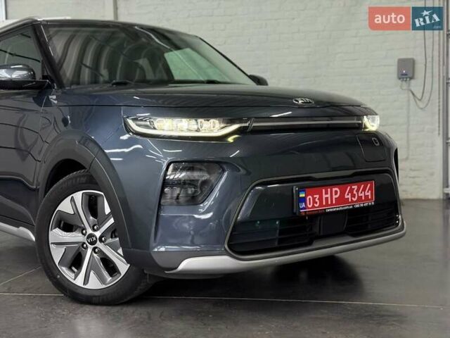Кіа Soul EV 2020 у Луцьку на Automoto.ua Сірий Кіа Soul EV, об'ємом двигуна 0 л та пробігом 75 тис. км за 19655 $, фото 1 на Automoto.ua