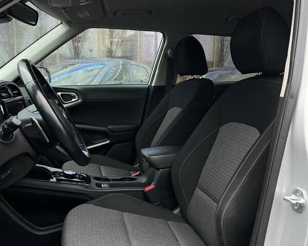 Серый Киа Soul EV, объемом двигателя 0 л и пробегом 41 тыс. км за 18199 $, фото 28 на Automoto.ua